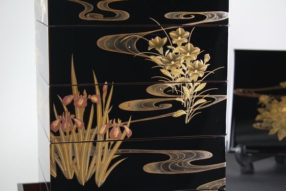 五段重箱 四季草花蒔絵 3,300,000円（税込） | 輪島塗の塗師屋 輪島