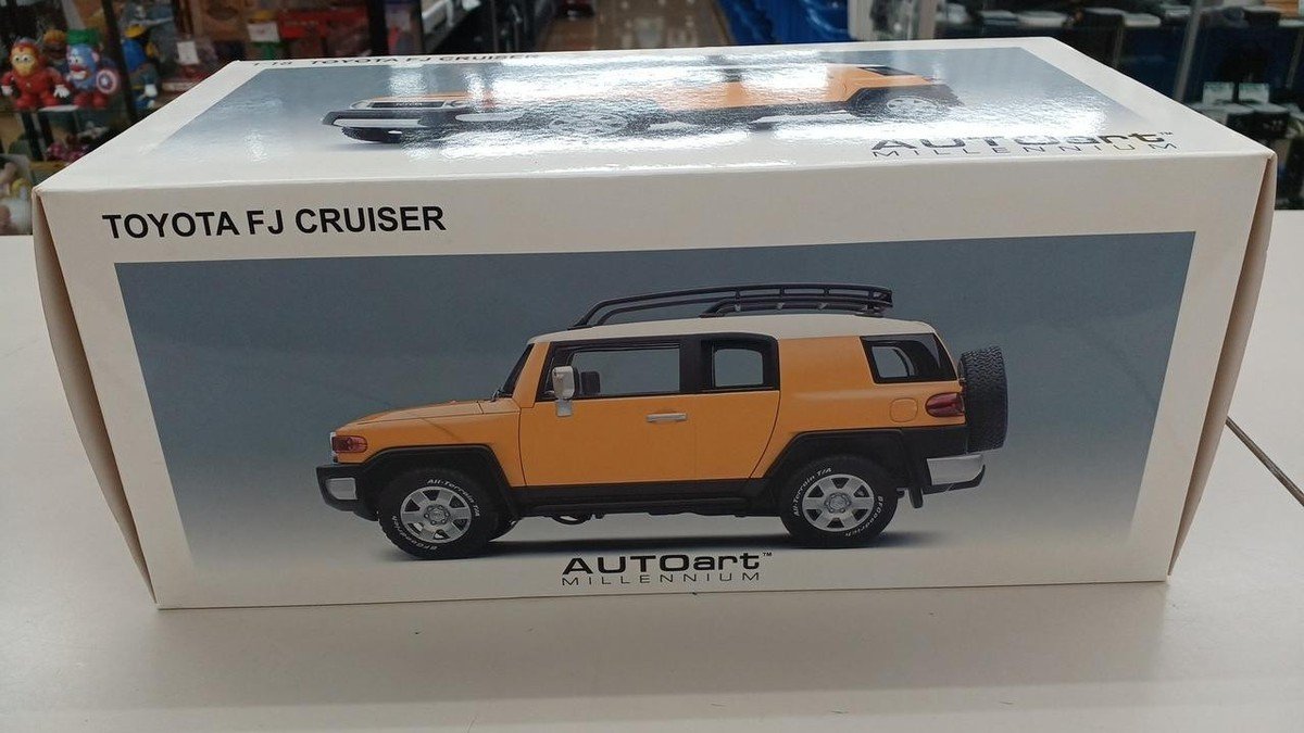 AUTOart Toyota FJ Cruiser Yellow 1:18 Diecast Model Car 78857
