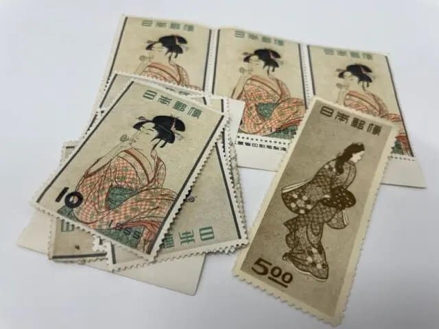使用済み切手アルバム。【レアな切手が紛れ込んでいるかも？知れません