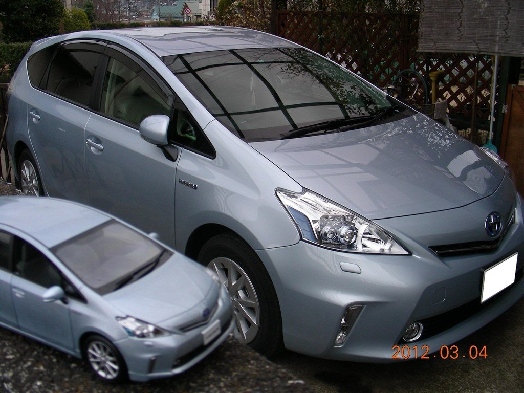 クリアーストリームメタリック 5人乗り 』 トヨタ プリウスα 2011年