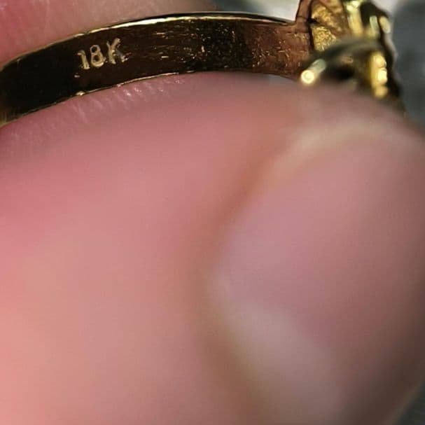 新品近い18K ゴールド リボン型リング素敵なデザイン指輪，一度だけ使いまして。