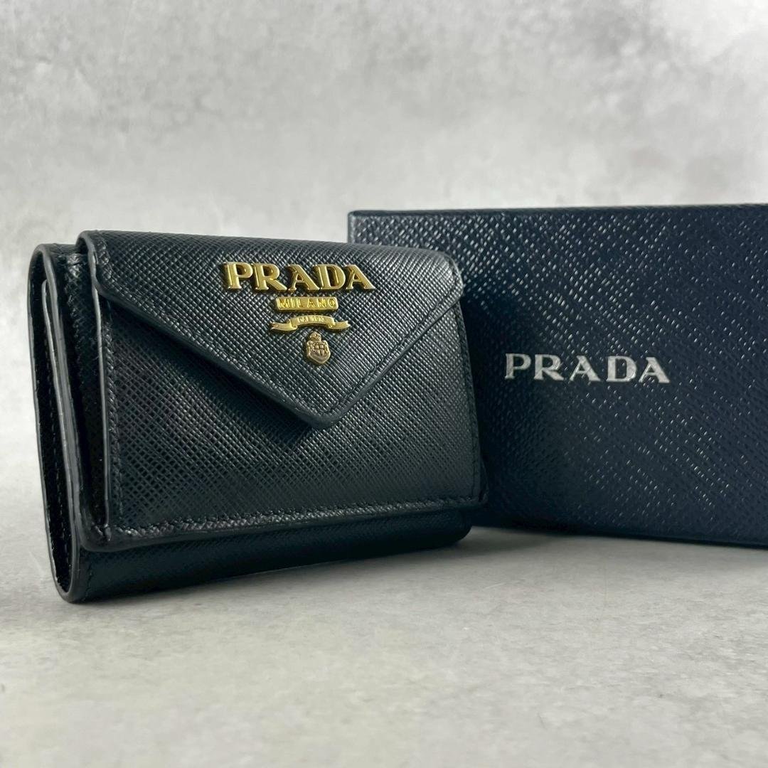 PRADA プラダ サフィアーノ メタル 三つ折り財布 コンパクトウォレット 黒 PRADA（プラダ） 財布 三つ折り ブラック 黒 ミニ財布 コンパクト