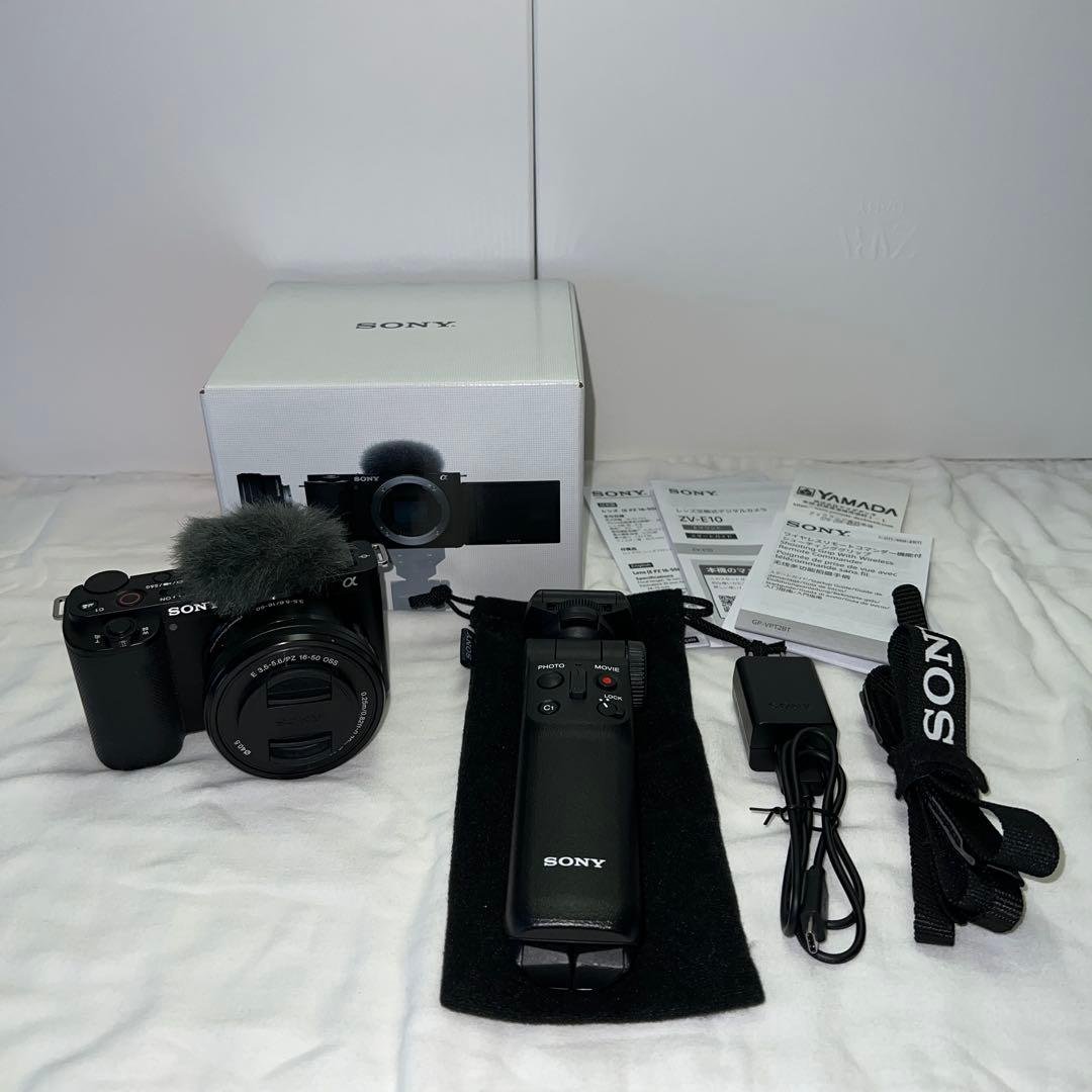 【撮影少なめ】Sony ZV-E10 ミラーレス一眼セット＋グリップ 撮影少なめ】Sony ZV-E10 ミラーレス一眼セット＋グリップ カメラ
