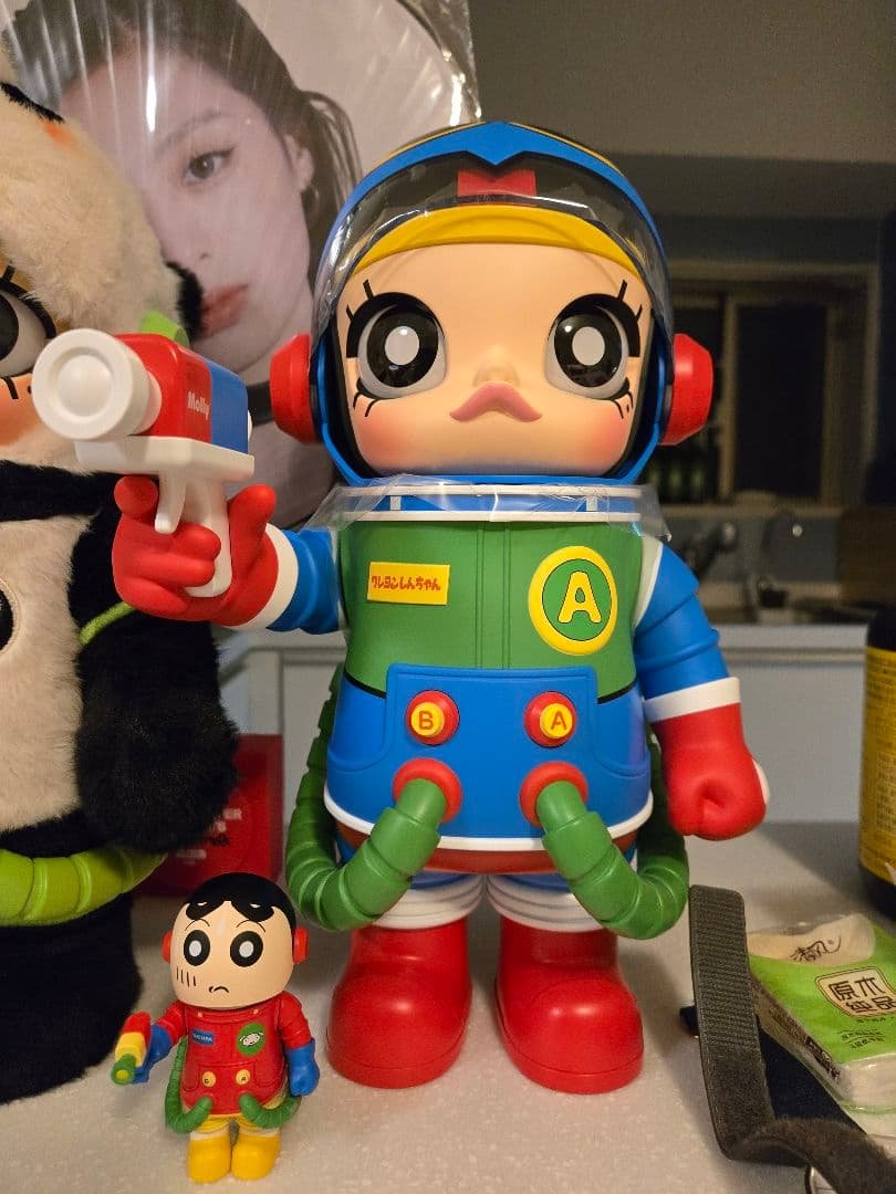 アクション仮面バージョン_MOLLY × クレヨンしんちゃん 400%+100