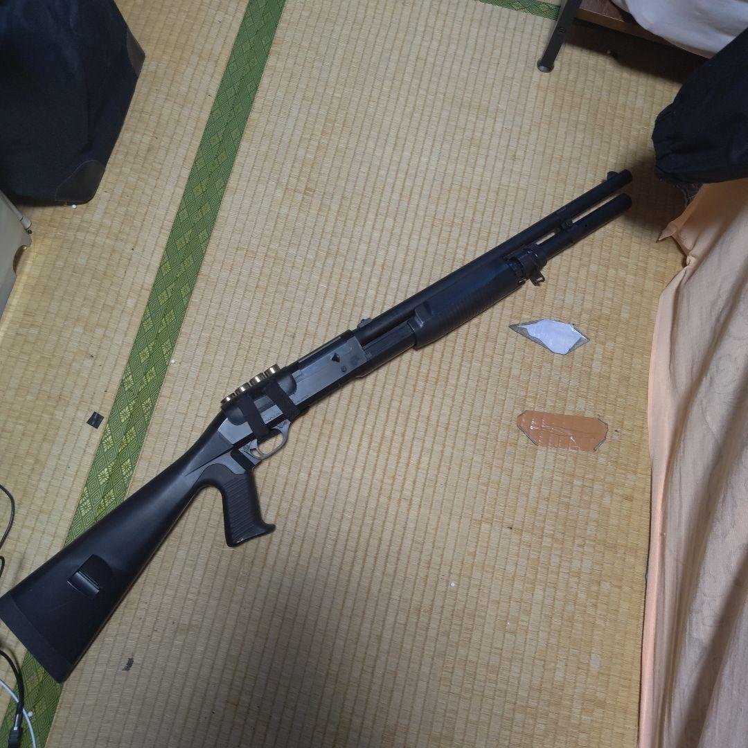 東京マルイ M3スーパー90 エアーコッキングショットガン　予備カートリッジ付き