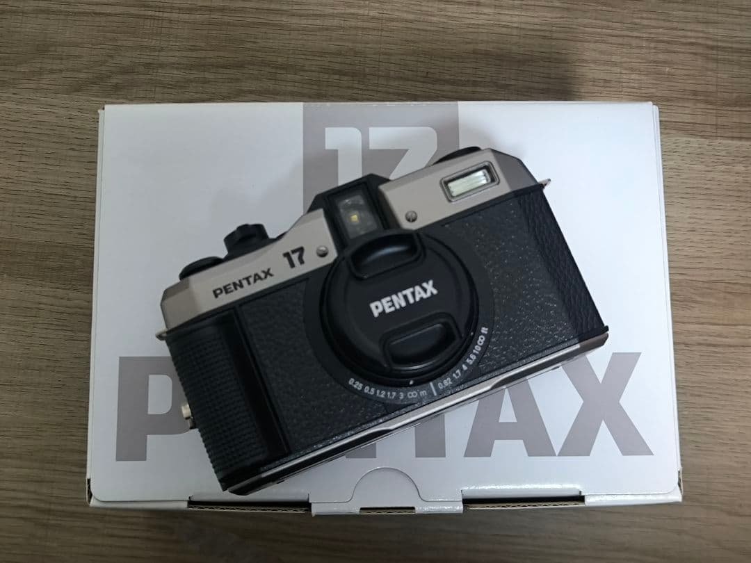 ペンタックス　PENTAX 17 フィルムカメラ ペンタックス PENTAX 17 フィルムカメラ [ダークシルバー] リコー