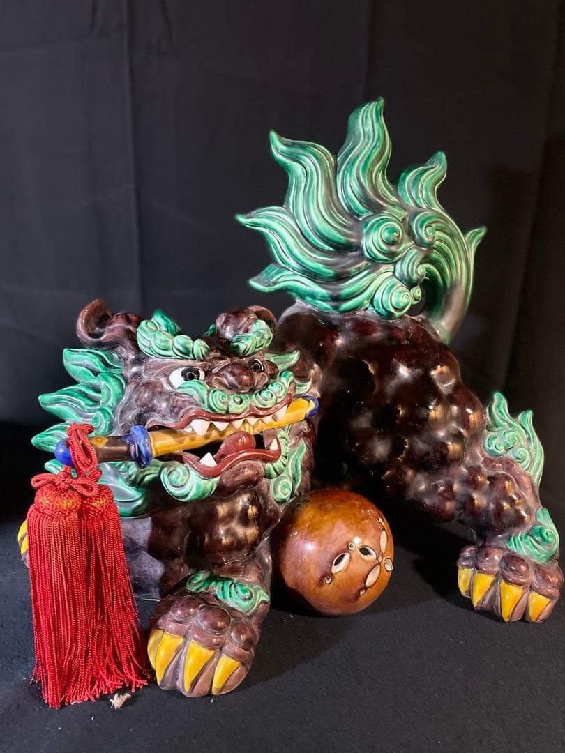 はやみ玉乗り獅子 糠川清章作　九谷焼 魔除け 縁起物 狛犬 剣 置物 緑 はやみ玉乗り獅子 糠川清章作 九谷焼 魔除け 縁起物 狛犬 剣 置物 緑