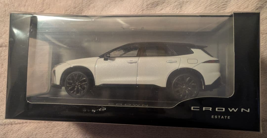 トヨタ CROWN ESTATE ミニカー ホワイト