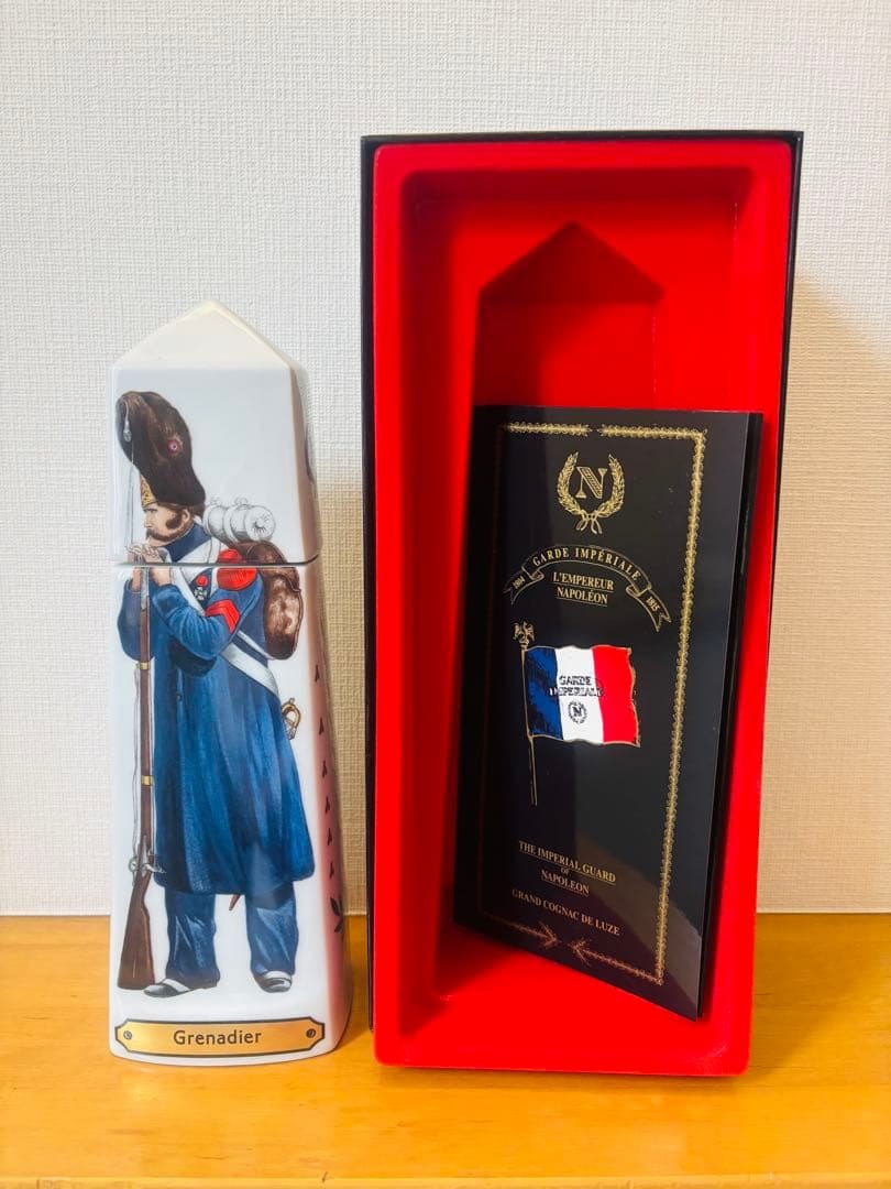 【希少】ナポレオン コニャック 限定陶器ボトル Grenadier 希少】ナポレオン コニャック 限定陶器ボトル Grenadier