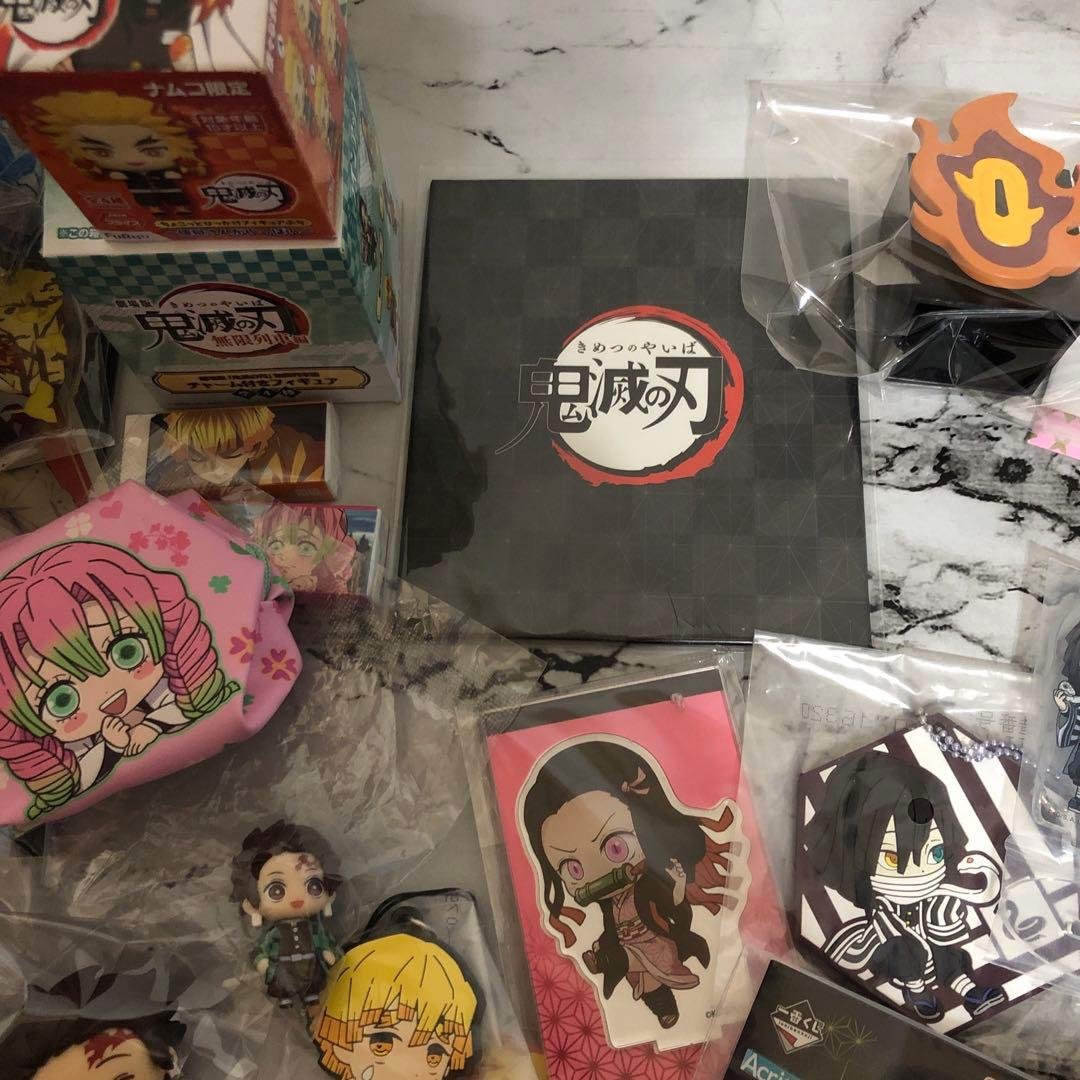 ノンジャンル 大量 まとめ売り アニメグッズ キャラクターグッズ 400点