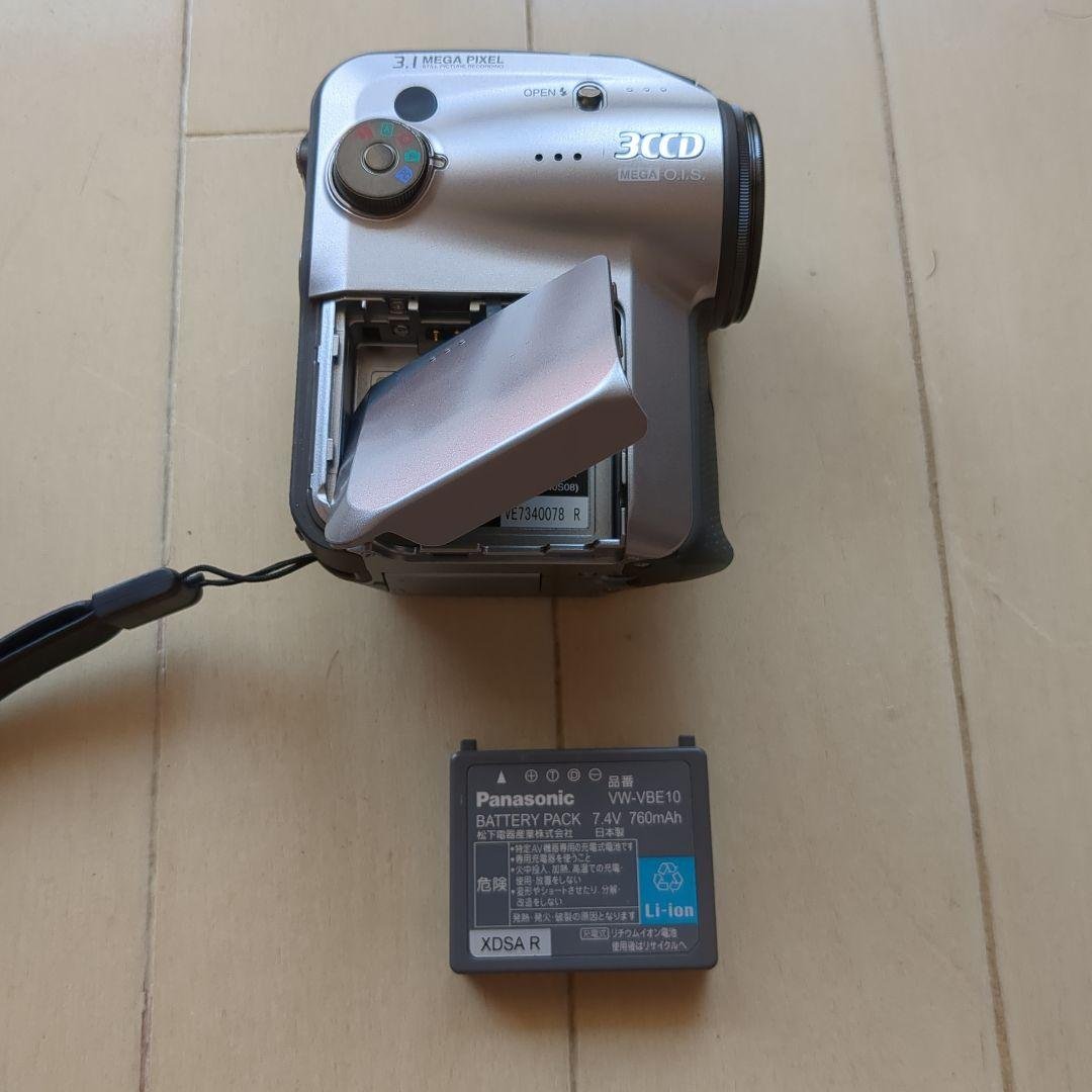 動作確認済み　Panasonic SDR-S200 ビデオカメラ 本体と付属品