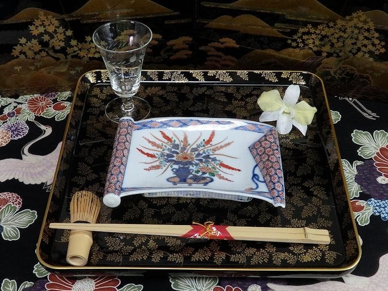 大聖寺伊万里　生け花の図　巻物型変形皿　E329AS-CQp 大聖寺伊万里 生け花の図 巻物型変形皿 E329AS-CQp