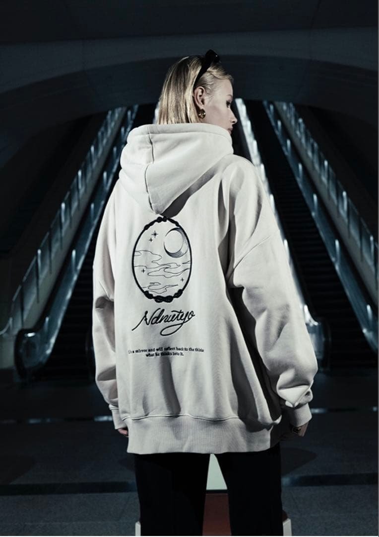 【新品未使用】NIL DUE / NIL UN パーカー ベージュ ガゼット NIL DUE / NIL UN TOKYO - 刺繍ロゴパーカー - EMBROIDERY LOGO HOODIE