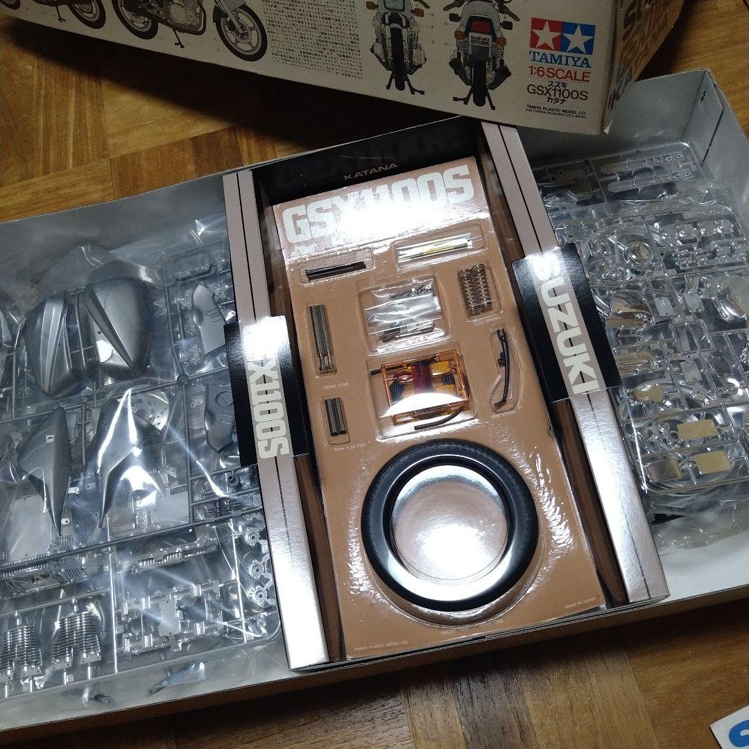SUZUKI GSX1100S KATANA 1/6スケール プラモデル